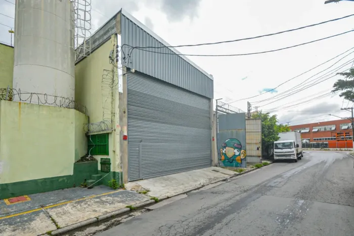 Galpão na Rua Rui Gomes de Almeida, N. 247  208 m²
