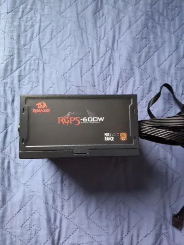 Fonte Redragon 600W, 80 plus bronze, PFC ativo