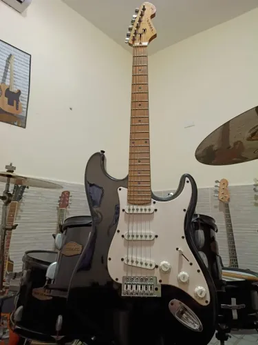 Guitarra Vogga Strato ótimo estado