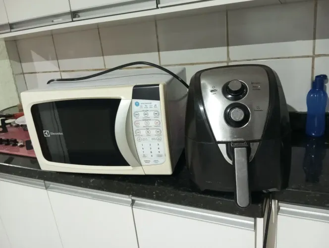 Microondas e Air fryer funciona perfeitamente 