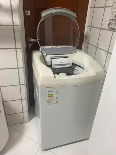 Vendo maquina de lavar 11kg brastemp. Faz barulho na correia quando centrifuga,