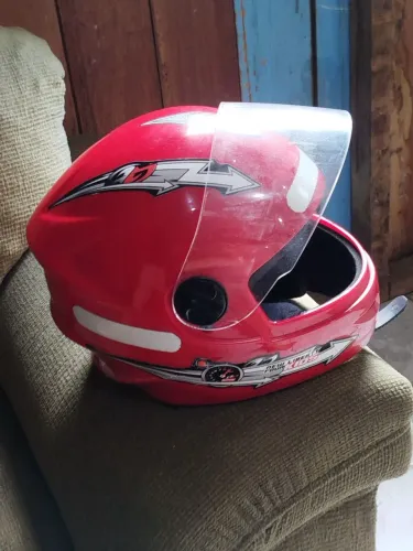 Vende se um capacete