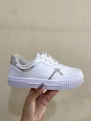 Tênis branco com glitter da Vizzano