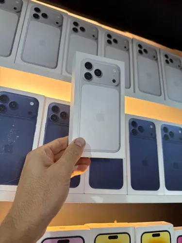 iPhone 17 pro Max 256 , branco 2 anos de garantia