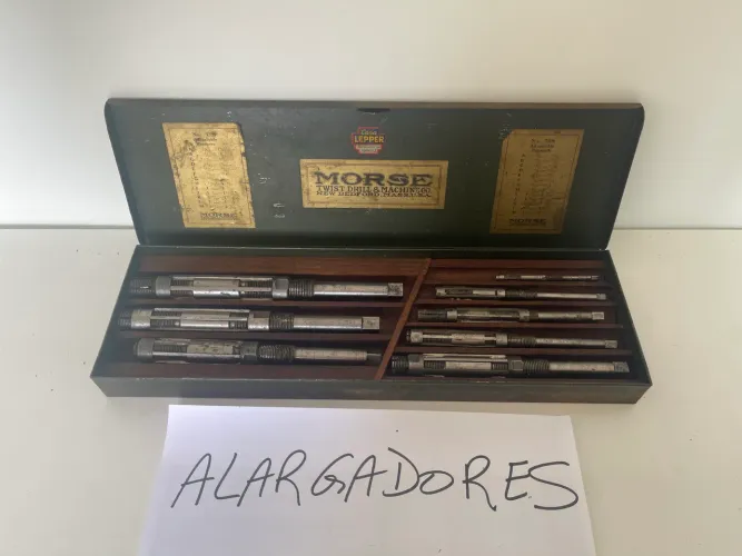 Alargadores Fixos, Cônicos e Expansivos. Brocas, régua e extrator. 