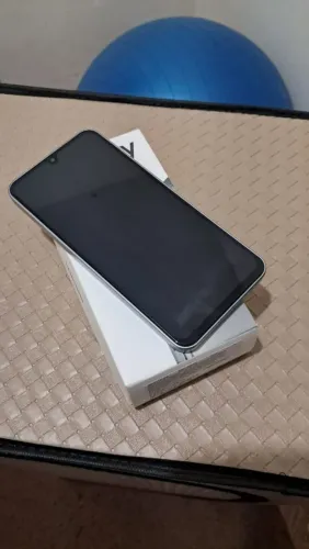 Celular Samsung A17 / 256GB Novo