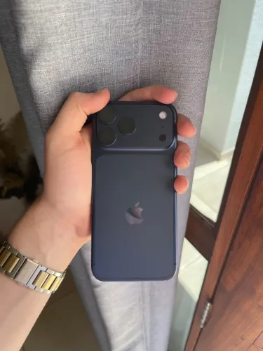 iPhone 17 pro max azul