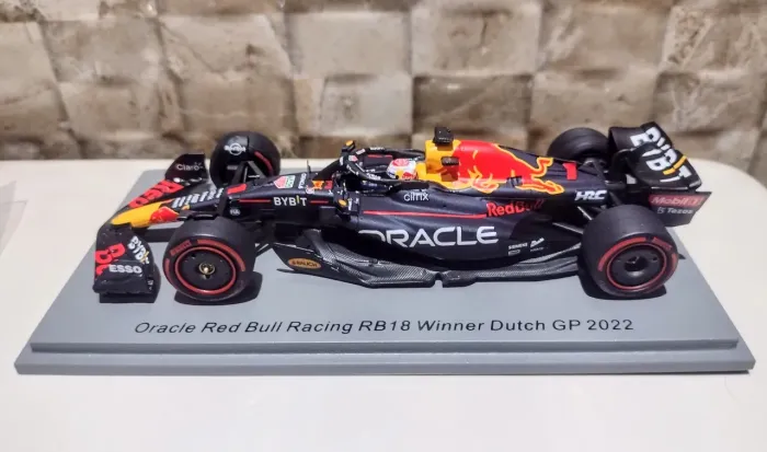 Miniatura Formula 1 Red Bull RB18 Max Verstappen Winner Dutch GP 2022 Spark 