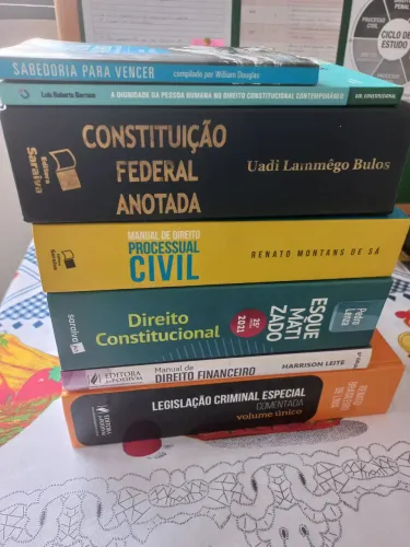 Lote de livros de Direito II