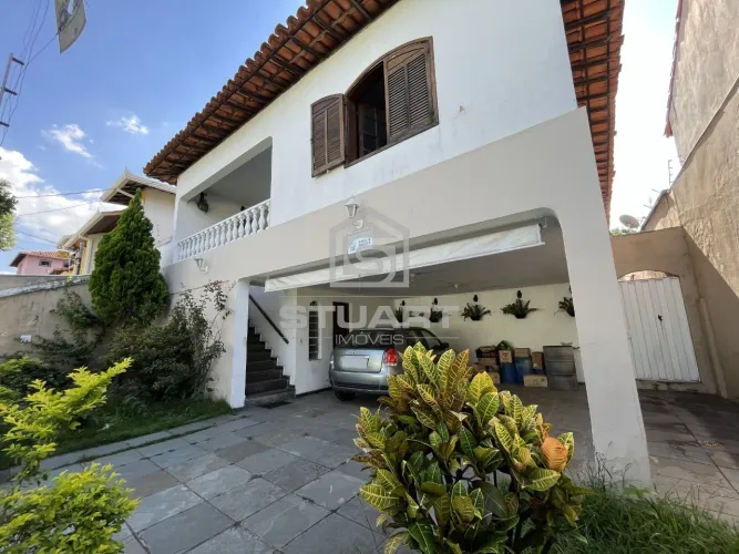 Casa colonial com 3 quartos, suíte e 4 vagas!