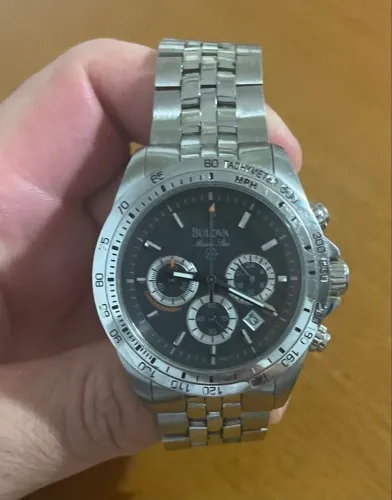 Bulova impecável sem detalhes