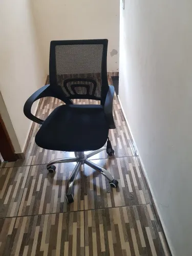 Cadeira de Secretaria Giratória Preta Excelente Estado