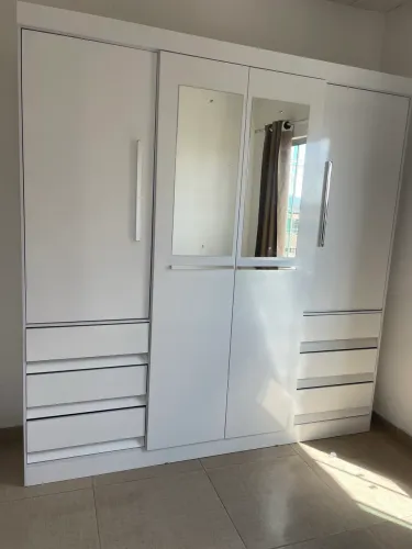 Vendo guarda roupas excelente para retirar rápido