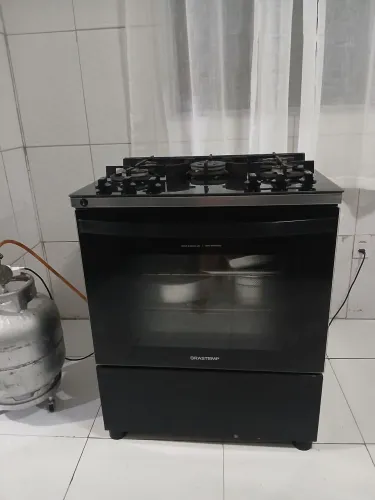Vendo fogão cinco bocas brastemp funcionando tudo perfeitamente aceito cartão 800 reais