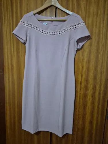 Vestidos rosas em tamanho médio: modelos clássico e moderno