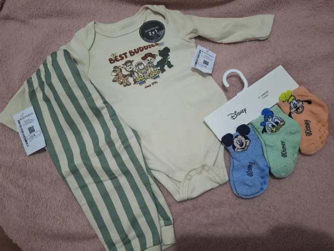 VENDO CONJUNTO + MEIAS PARA BEBE MASCULINO