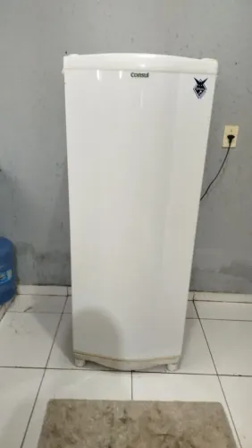 Estou vendendo essa geladeira pois não estou usando 