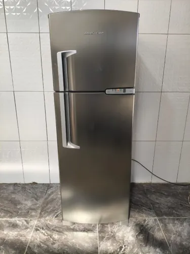 Geladeira Brastemp clean BRM39E FROST FREE 354 litros 127 volts