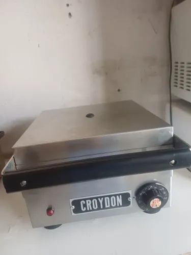 Maquina de casquinha de sorvete fucinando perfeitamente