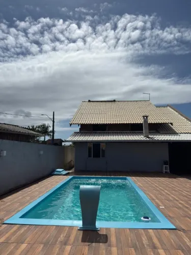 CASA COM PISCINA A 2 QUADRAS DA PRAIA | 5 QUARTOS | ATÉ 12 PESSOAS