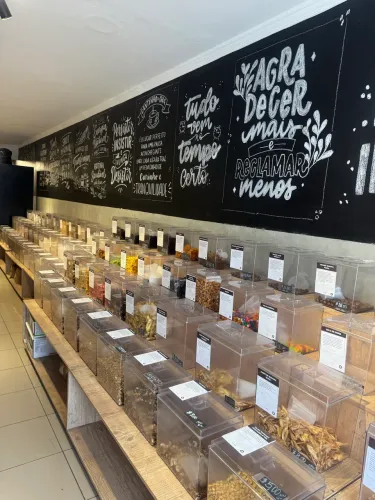 VENDE-SE EMPÓRIO NATURAL / LOJA GRANEL PREMIUM COMPLETA