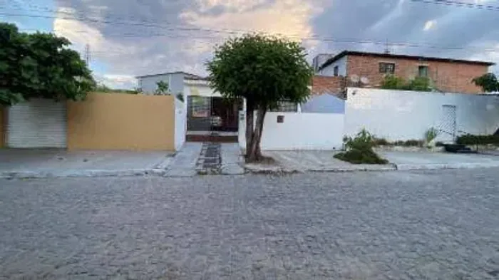 Casa em LEILÃO -- Caruaru/PE, 36.46% abaixo da avaliação