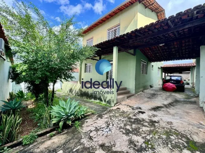 CASA A VENDA NO NACIONAL 4 QUARTOS E 5 VAGAS.