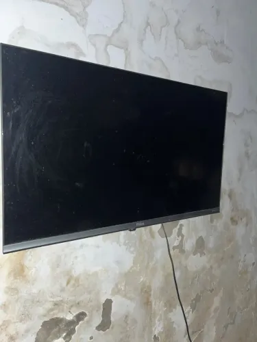 Smart Tv 32 polegadas, $850,00 podendo negociar esse valor Wi-Fi incluso já