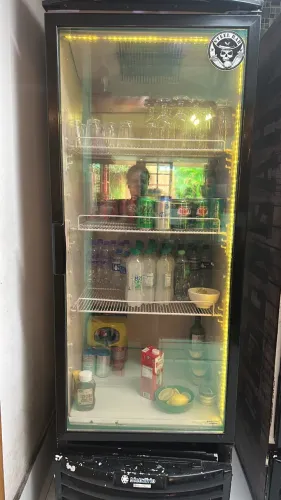 Geladeira expositora de bebidas