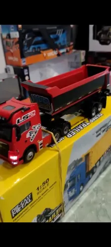 Miniatura de Caminhão Caçamba