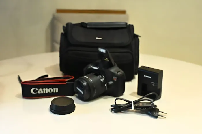 Camera Canon T5 lente 18-55mm e bolsa