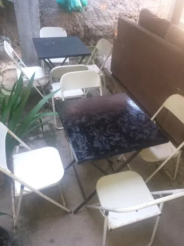 Jogos de mesa c/ 4 cadeiras de ferro