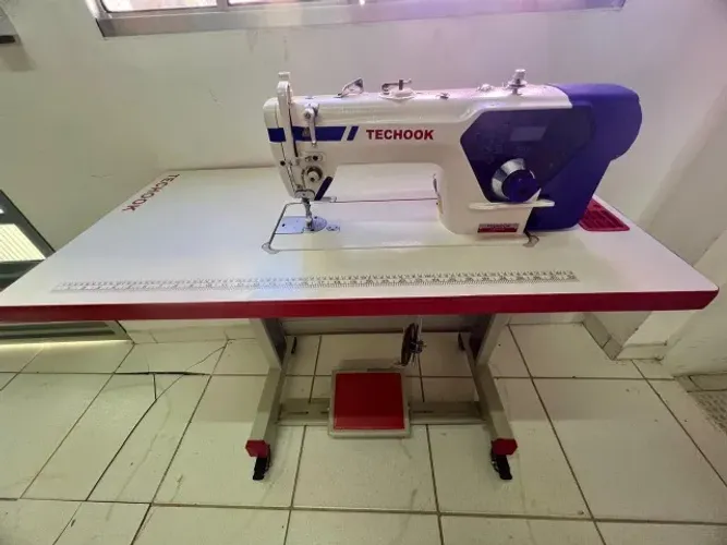Máquina eletrônica e programável para costura reta TK-H5-4C