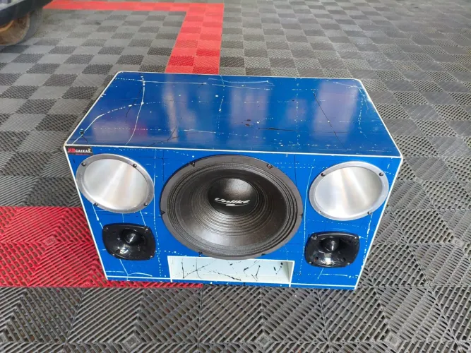 Caixa de som automotiva