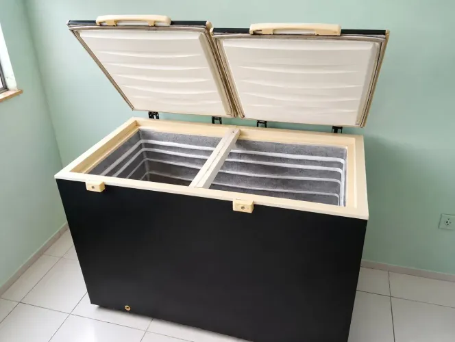 Freezer duas portas gelando bem