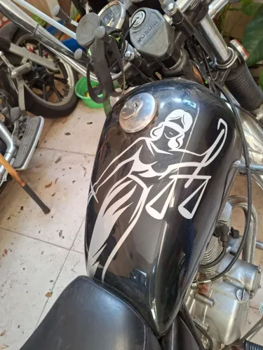 Vendo intruder 125 ano 2010 customizada