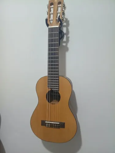 GUITALELE YAMAHA