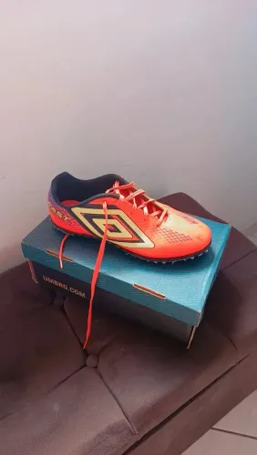 Chuteira umbro