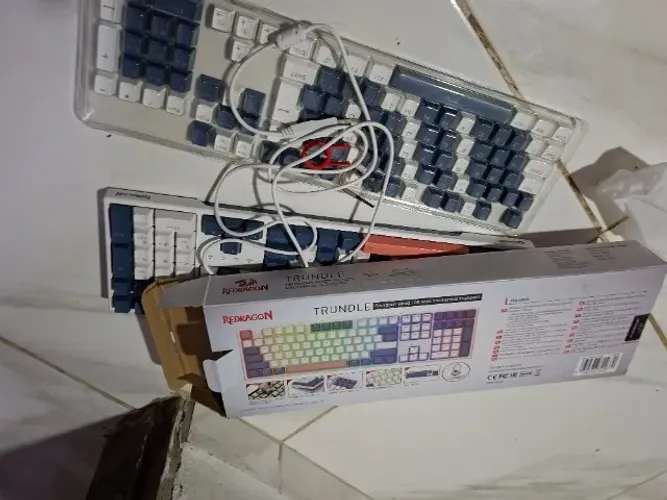 Teclado Mecânico Redragon Trundle RGB Branco e Azul - Switch Marrom