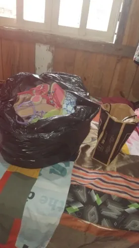 Venda e doação, vendo roupas menina 6,7 anos Calçados n28 e vai 1 sacola de doação