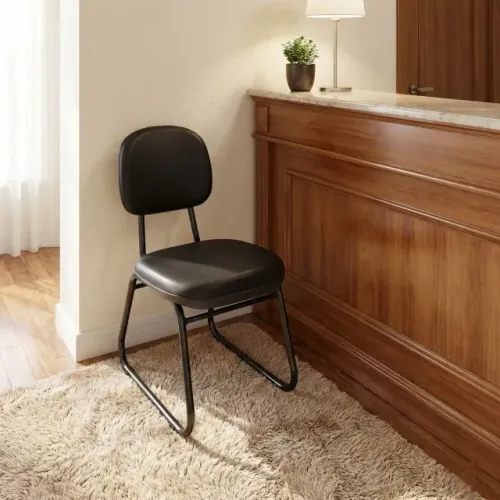 Cadeira Secretária Trapézio Corino Preto Base Reforçada Conforto Diário Escritório 31103