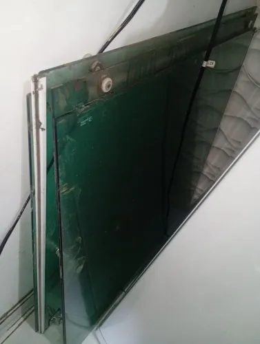 Vendo janela de blindex de 3 metros de comprimento e 1 de altura