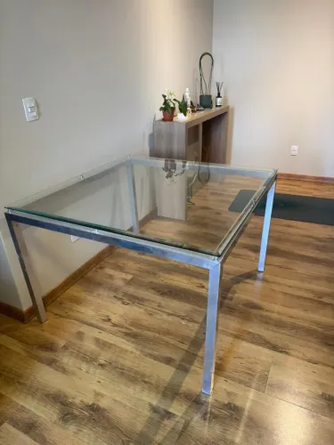 Mesa de vidro (retirada urgente)