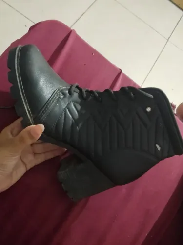 Bota com salto
