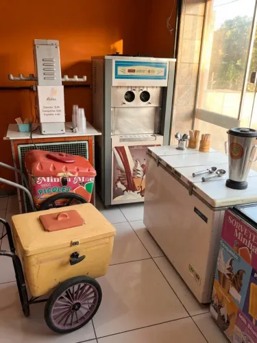 Equipamentos para Sorveteria / Lanchonete - Maquinas de Sorvete, Picoleteira, Freezers +