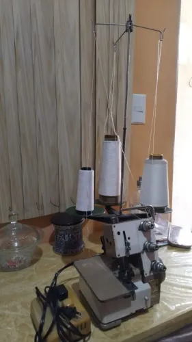 Maquina de overlock