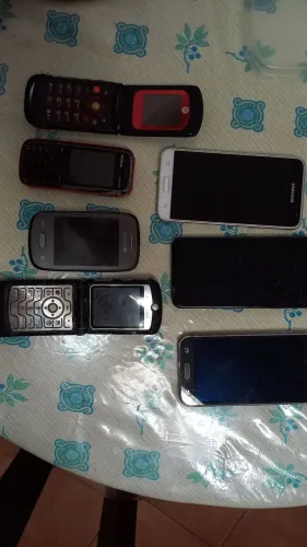 LOTE 7 Celulares para Retirada de Peças ou Reparo - Samsung, Motorola, etc.