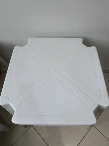 Mesa de plástico na cor branco