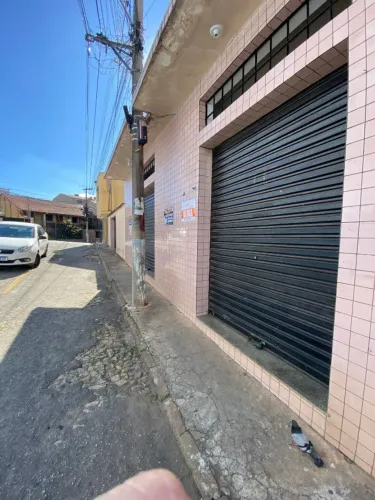 Loja bem próxima da avenida principal, podendo ser alugada 1 ou 2