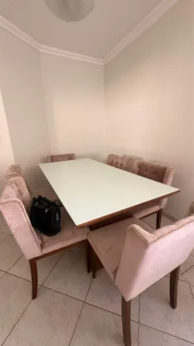 Mesa de jantar com 6 cadeiras poltronas